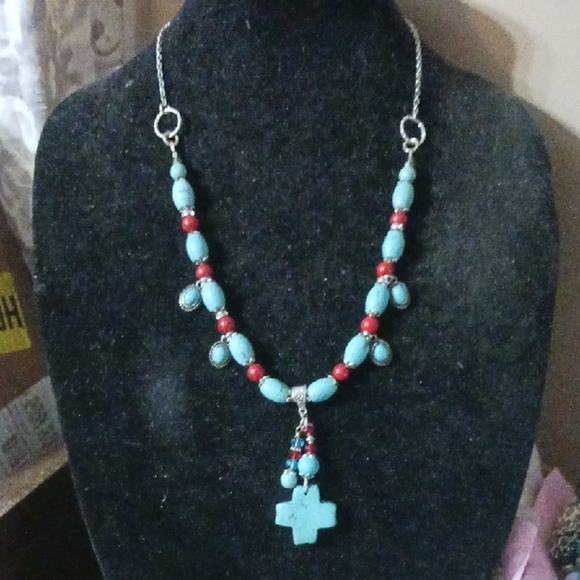 Handmade Jewelry - Chic Turquoise and Red Beaded Necklace